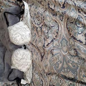 Victoria's Secret Size 34B Bombshell Ivory Lace Push Up Bra